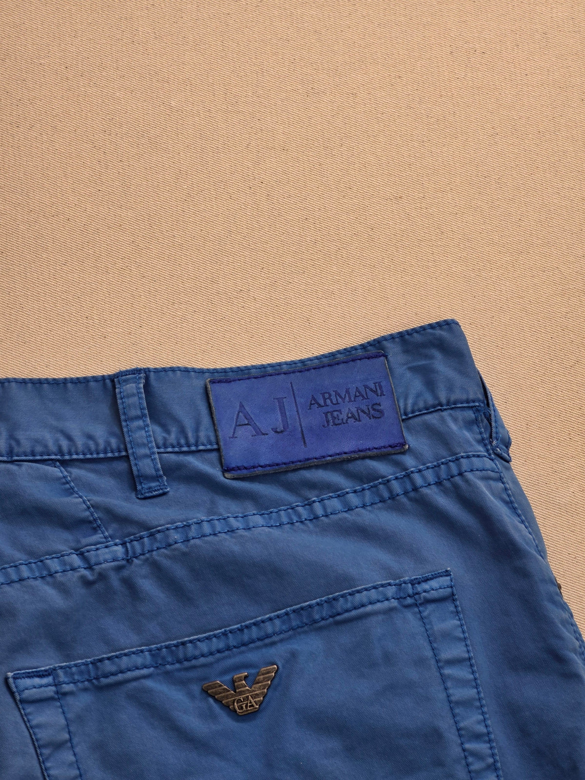Spodnie męskie Armani Jeans niebieskie chinosy J45 Regular Fit roz. W36 – detal 11 | vntg.studio™