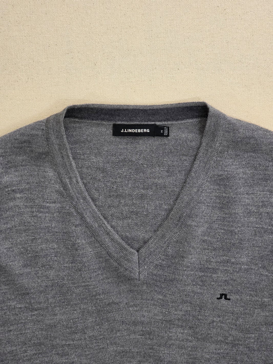 Sweter męski J.Lindeberg Lymann True Merino Knit szary dekolt V-neck roz. M – detal 1 | vntg.studio™
