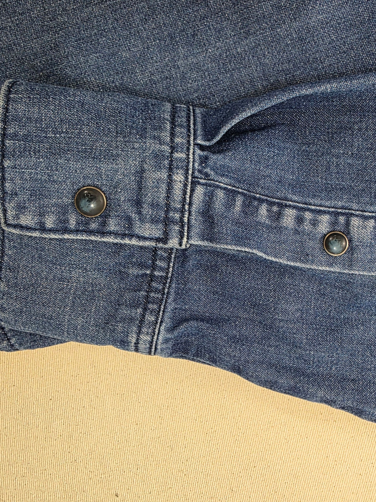 Koszula męska Calvin Klein Jeans dżinsowa niebieska slim fit roz. M – detal 4 | vntg.studio™
