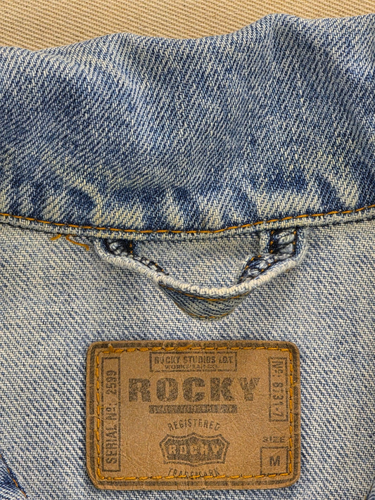 Kurtka jeansowa Rocky Vintage Trucker Jacket jasnoniebieska roz. M – detal 1 | vntg.studio™