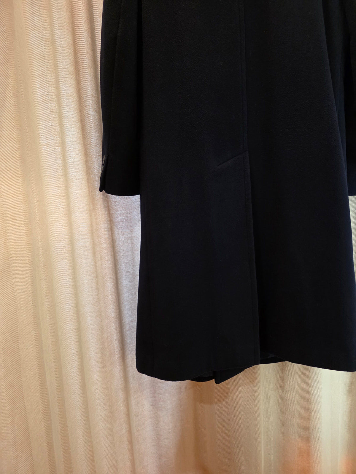 Płaszcz męski unisex wełniany dwurzędowy – detal 5 | vntg.studio™