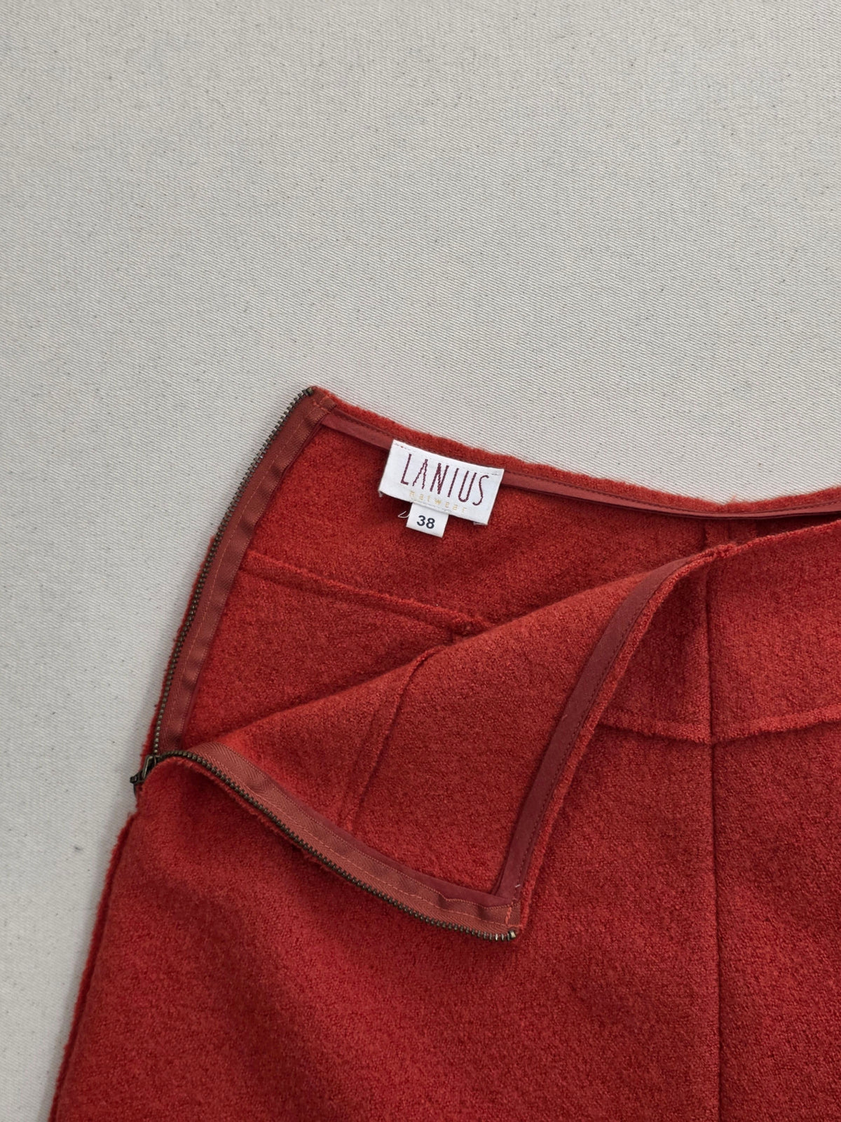 Spódnica mini Lanius 100% virgin wool rudoczerwona roz. 38