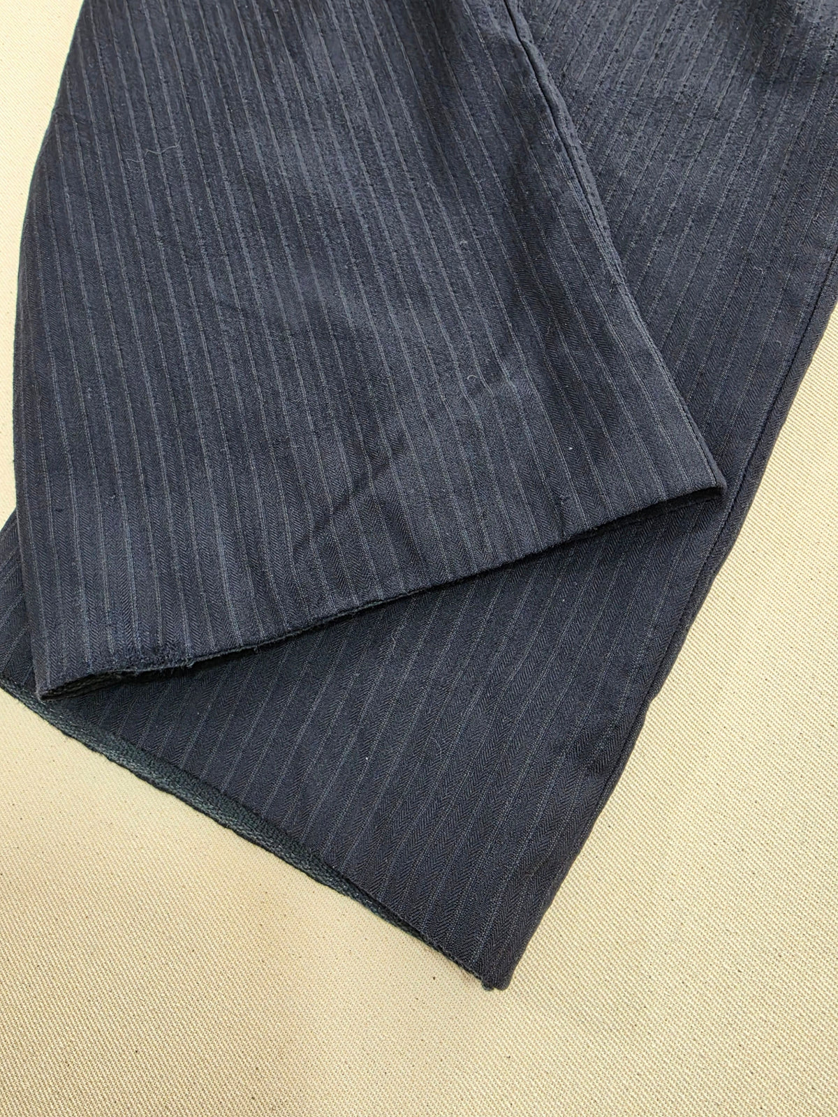 Spodnie garniturowe Cerruti 1881 wełniane w prążki (pinstripe) granatowe vintage 52 / L
