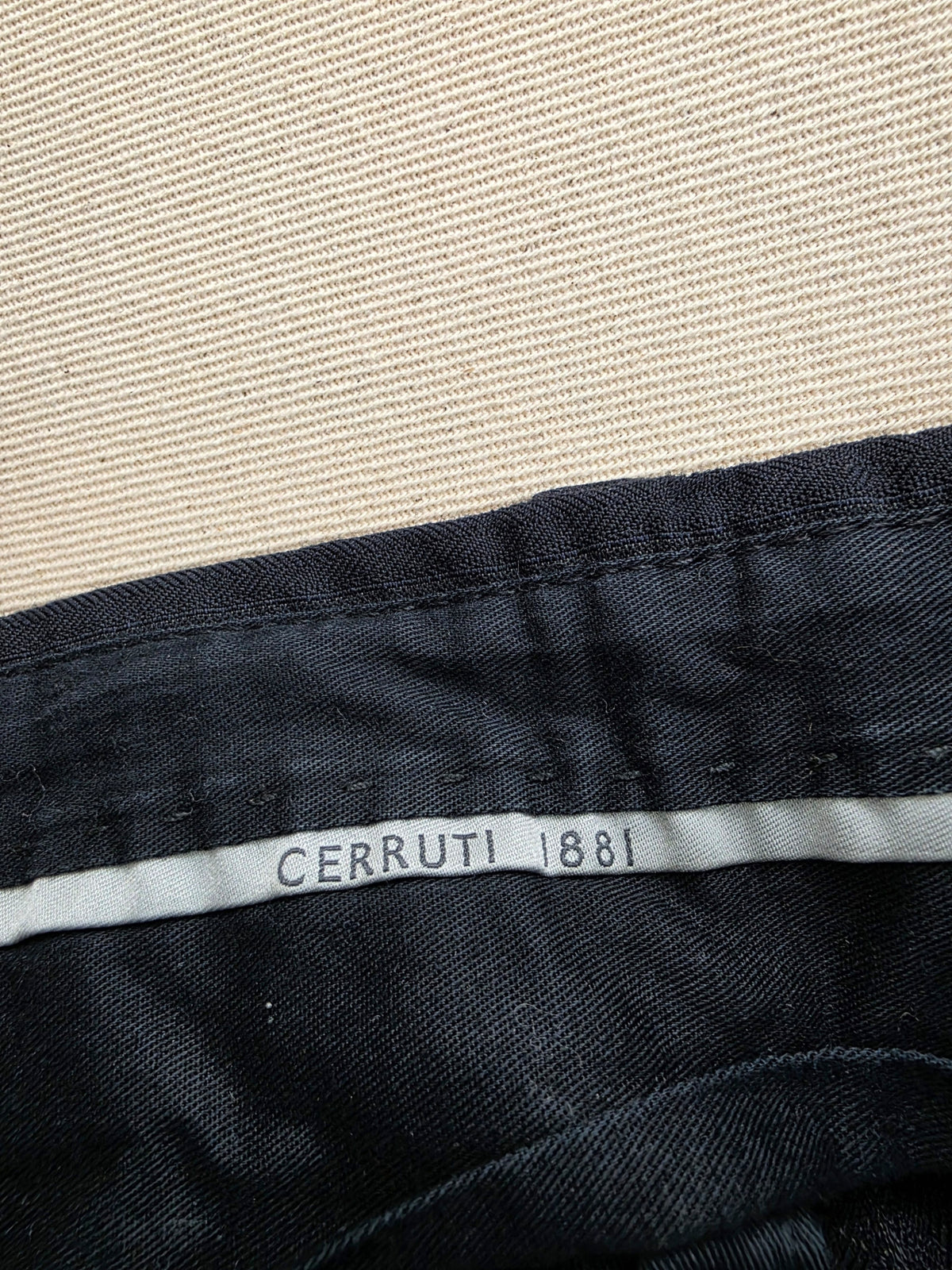 Spodnie garniturowe Cerruti 1881 wełniane w prążki (pinstripe) granatowe vintage 52 / L