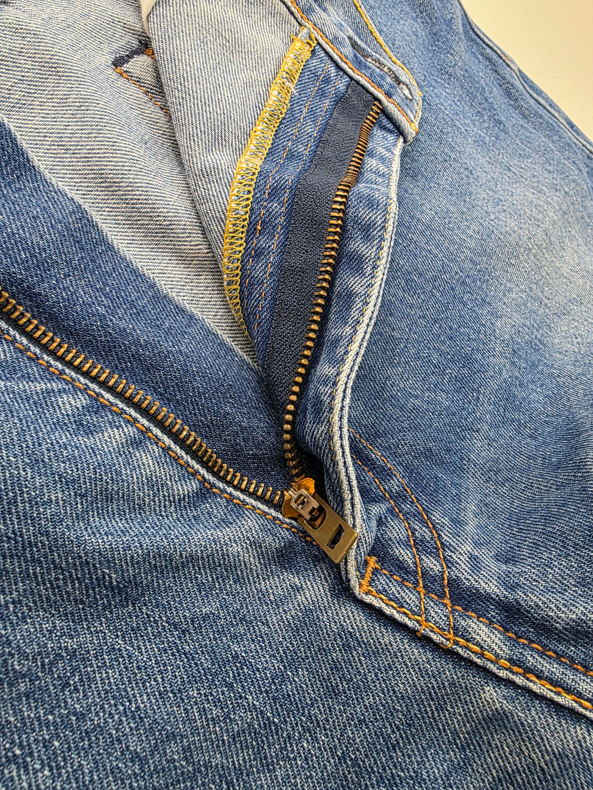Spodnie jeansowe Levi's mod 751 proste niebieskie roz. W40 L32