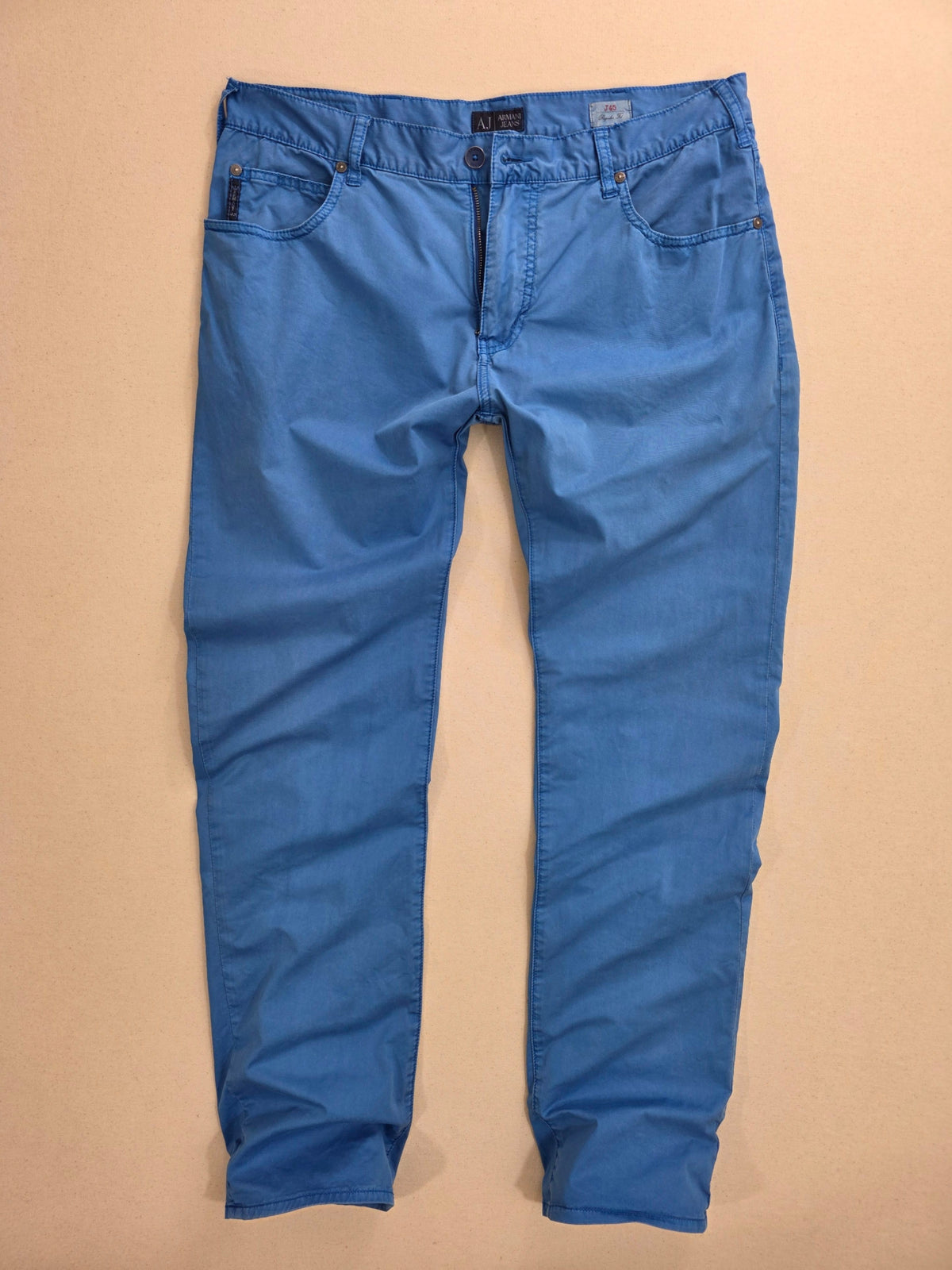 Spodnie męskie Armani Jeans niebieskie chinosy J45 Regular Fit roz. W36 – widok tyłu | vntg.studio™