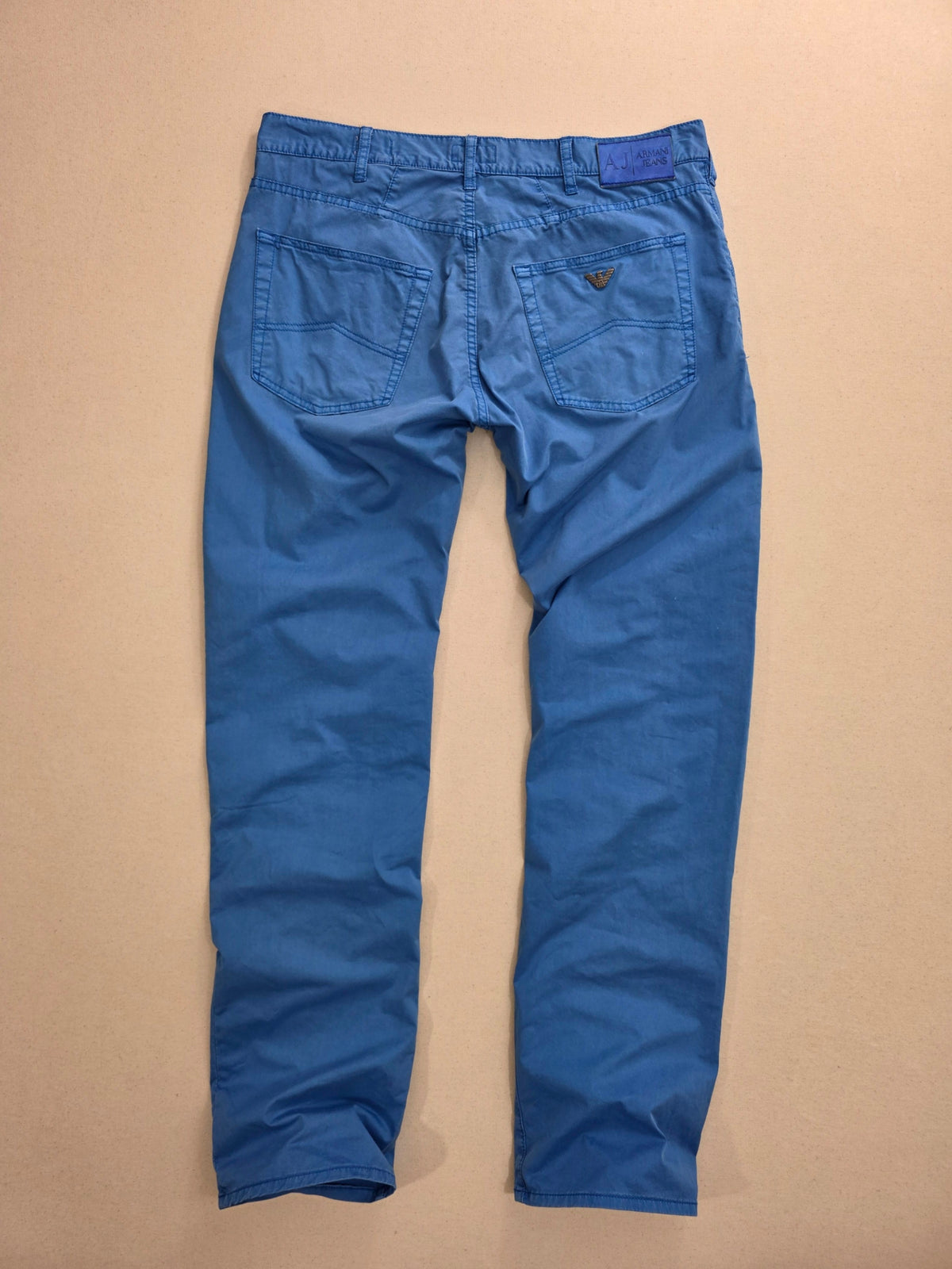 Spodnie męskie Armani Jeans niebieskie chinosy J45 Regular Fit roz. W36 – detal 9 | vntg.studio™