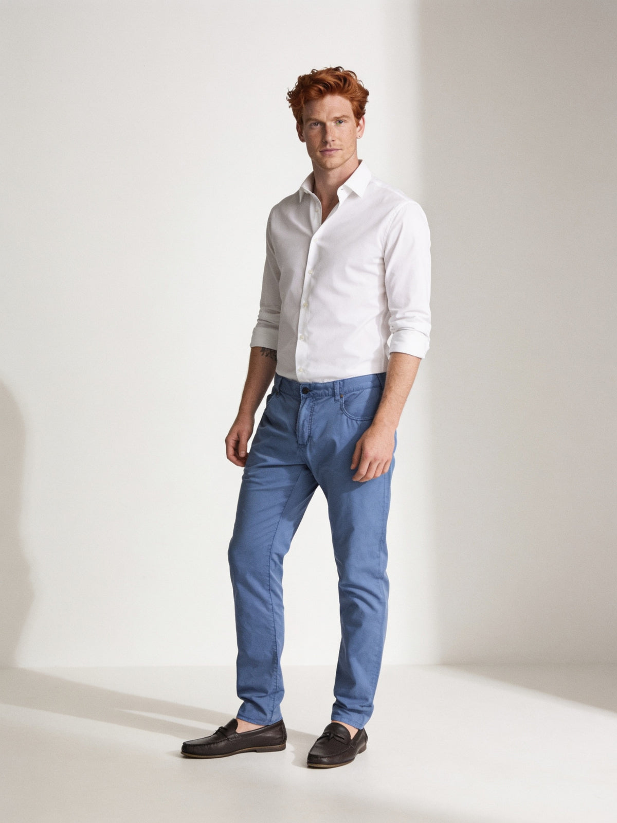Spodnie męskie Armani Jeans niebieskie chinosy J45 Regular Fit roz. W36 – widok frontu | vntg.studio™