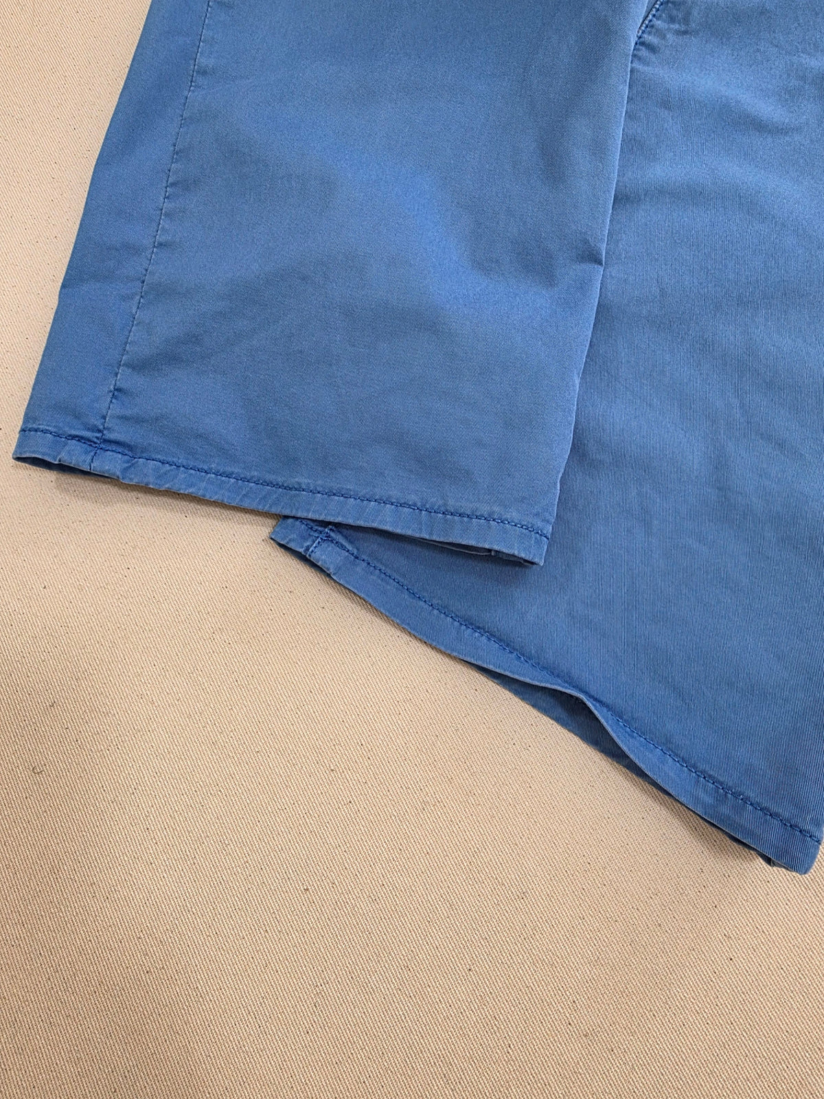 Spodnie męskie Armani Jeans niebieskie chinosy J45 Regular Fit roz. W36 – detal 6 | vntg.studio™