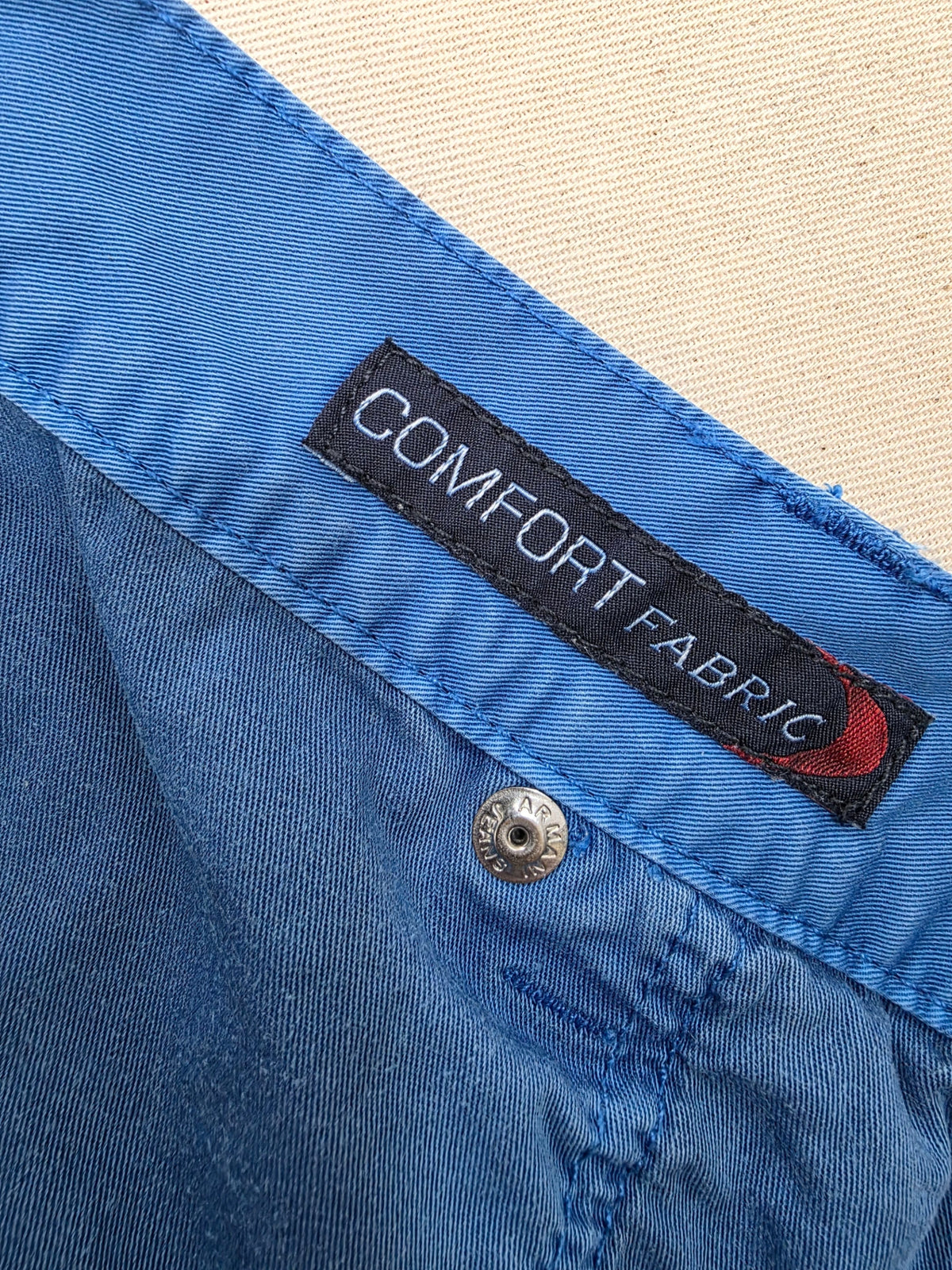 Spodnie męskie Armani Jeans niebieskie chinosy J45 Regular Fit roz. W36 – detal 7 | vntg.studio™