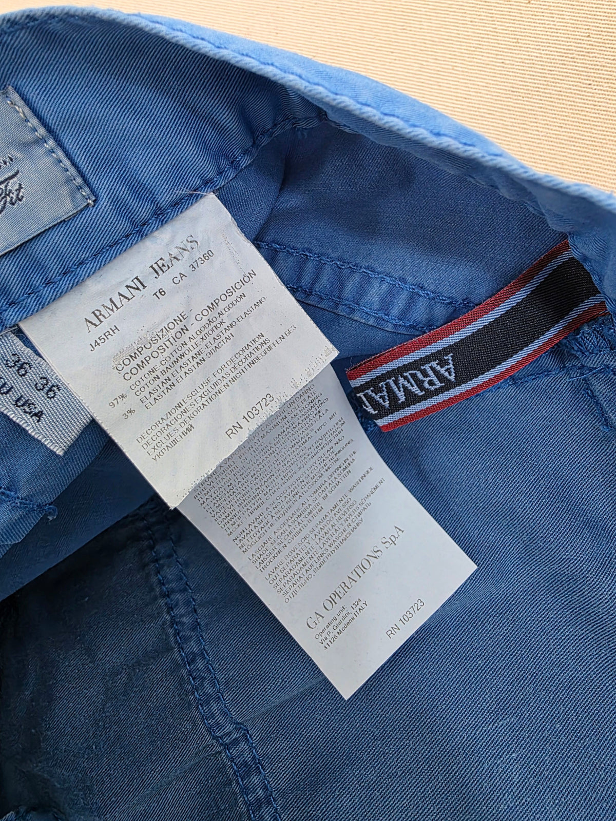 Spodnie męskie Armani Jeans niebieskie chinosy J45 Regular Fit roz. W36 – detal 8 | vntg.studio™