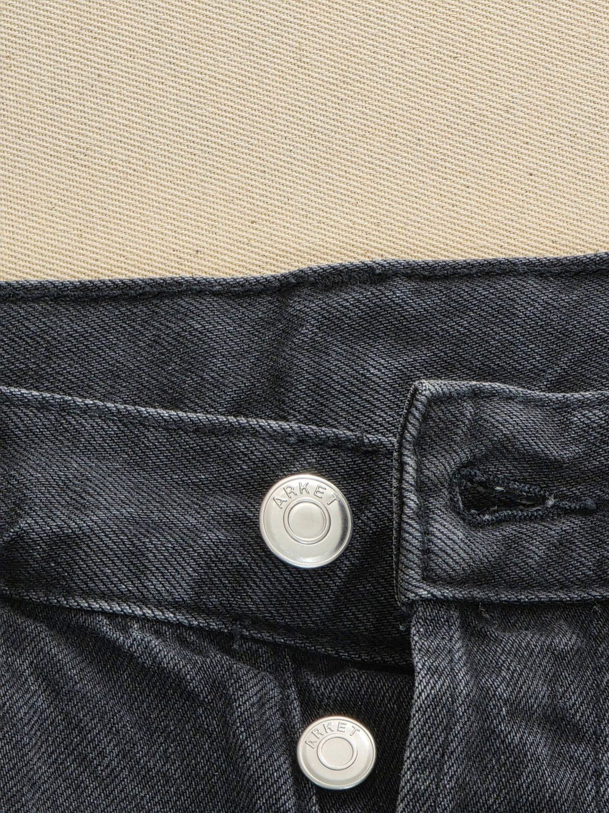 Spodnie jeansowe Arket Coast czarne wycierane roz. 32/32