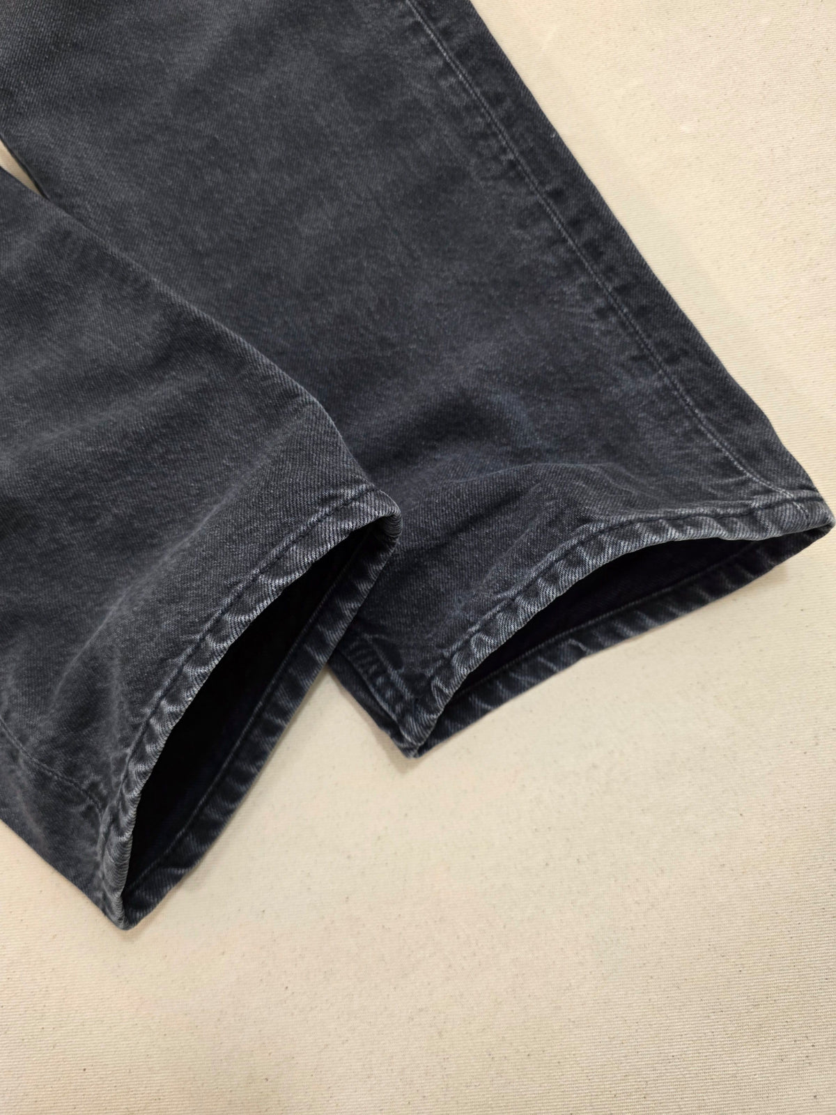 Spodnie jeansowe Arket Coast czarne wycierane roz. 32/32