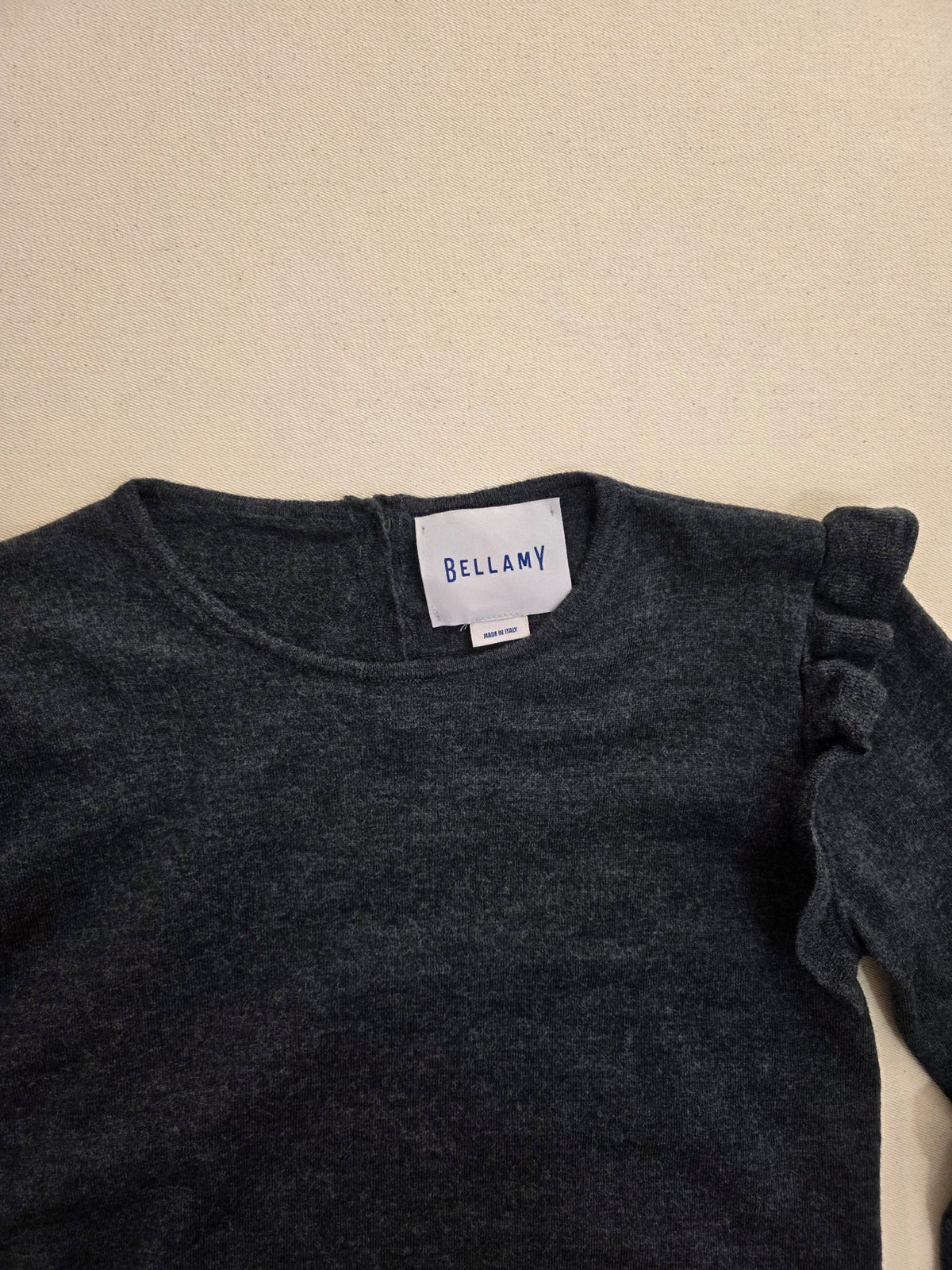 Sweter damski Bellamy z wełny merynosa z falbanami grafitowy roz. S