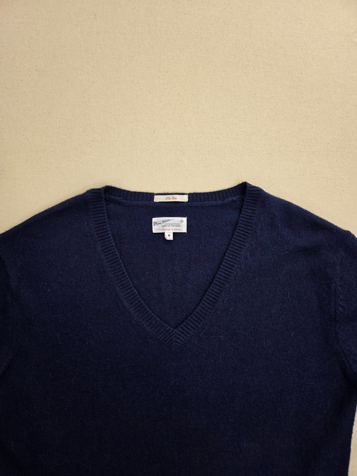 Sweter unisex Gant Rugger wełniany z alpaką granatowy serek roz. M – detal 2 | vntg.studio™