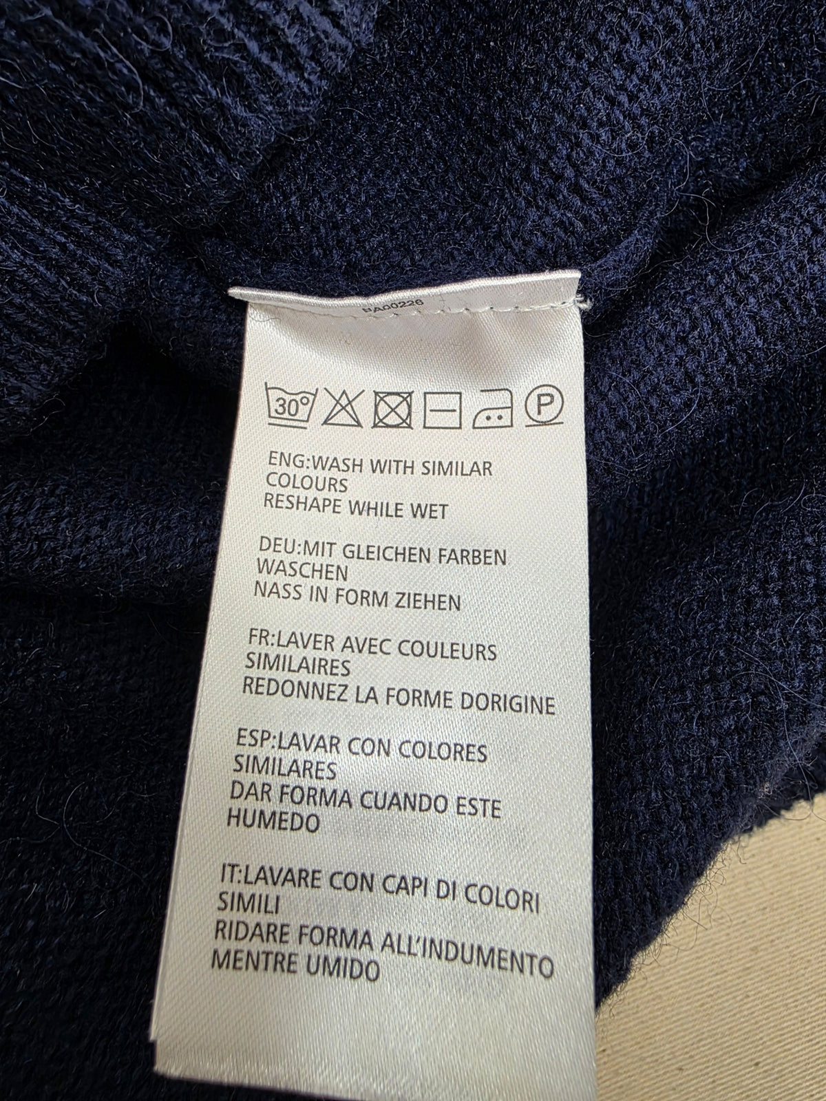 Sweter unisex Gant Rugger wełniany z alpaką granatowy serek roz. M – detal 5 | vntg.studio™