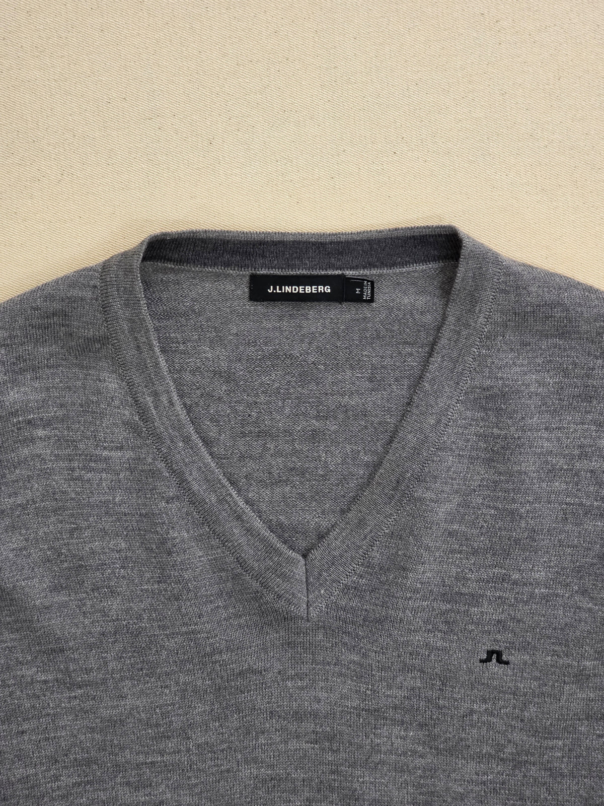 Sweter męski J.Lindeberg Lymann True Merino Knit szary dekolt V-neck roz. M
