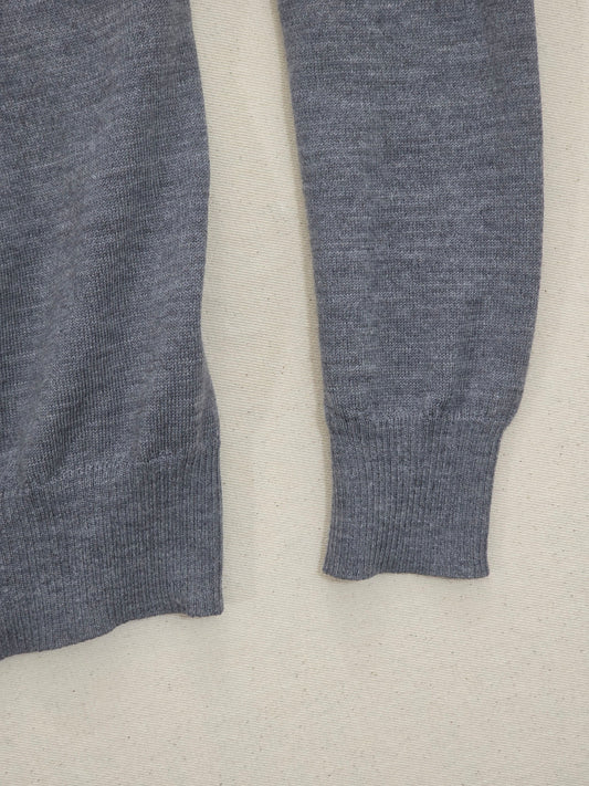Sweter męski J.Lindeberg Lymann True Merino Knit szary dekolt V-neck roz. M – detal 3 | vntg.studio™