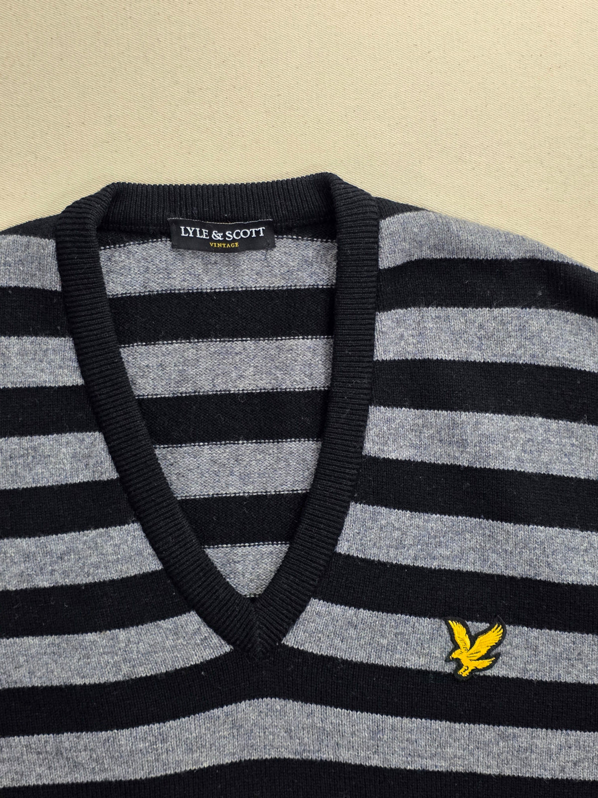 Sweter męski Lyle & Scott wełniany w paski szarno-czarny roz. L