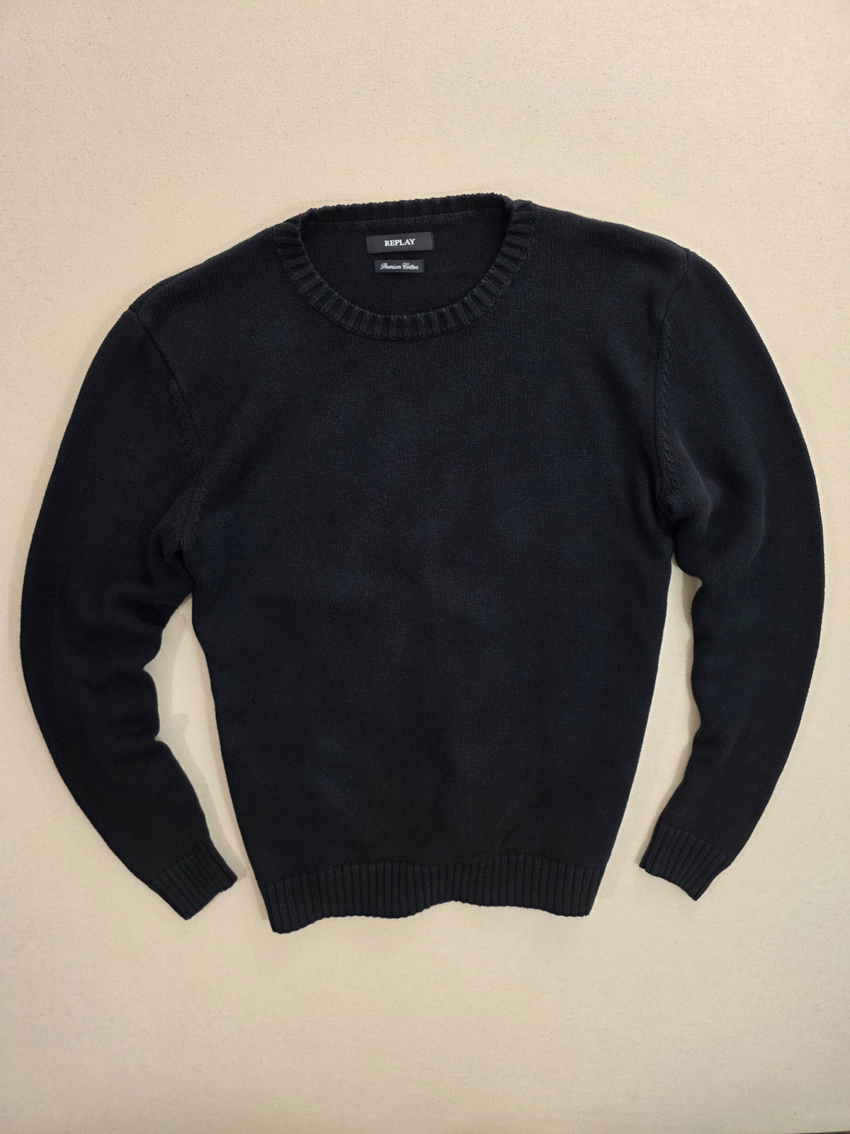 Sweter męski Replay Premium Cotton czarny okrągły dekolt roz. L – widok tyłu | vntg.studio™
