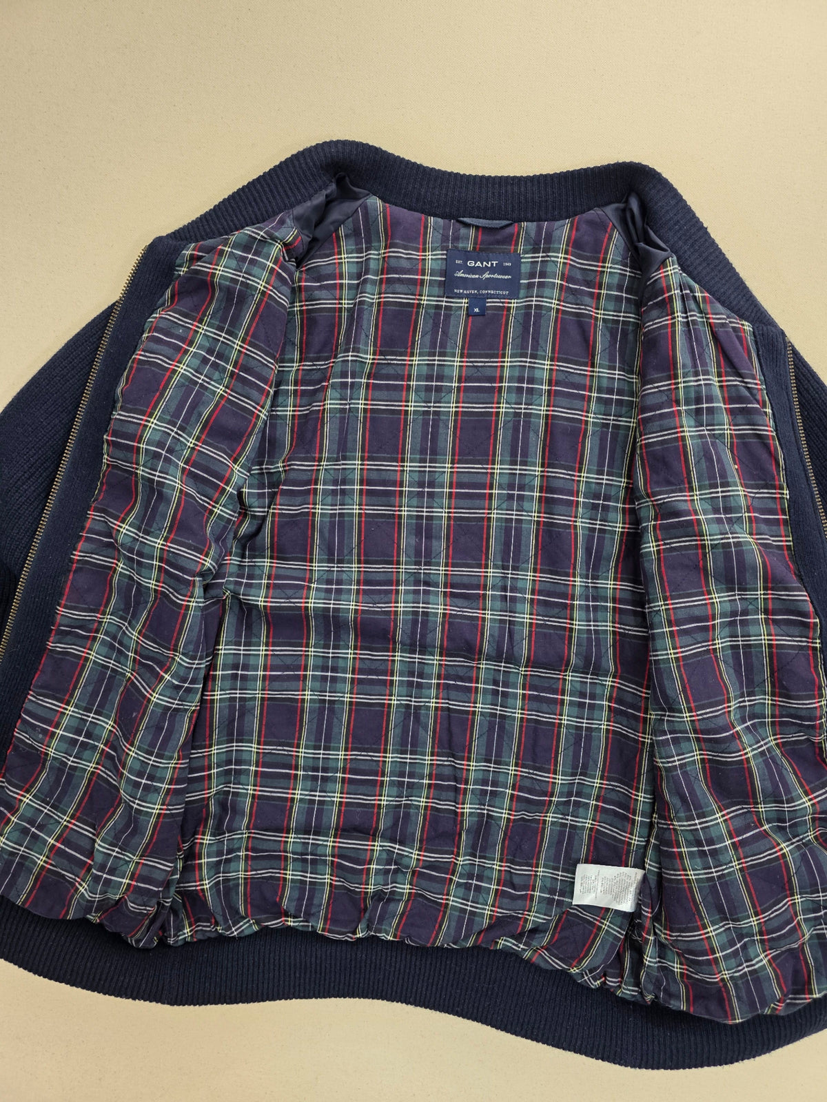 Cardigan męski Gant wełniany z pikowaną podszewką granatowy roz. XL – detal 5 | vntg.studio™