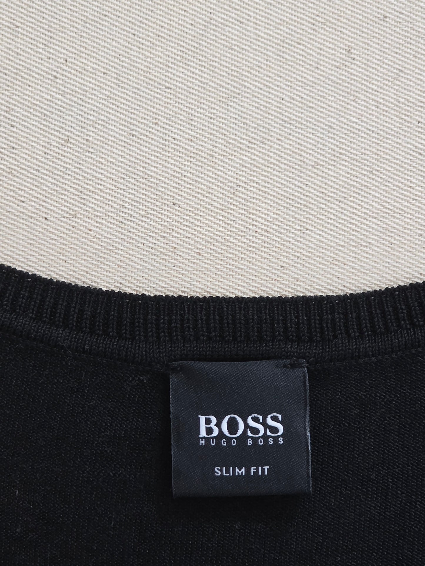 Hugo Boss czarny sweter v-neck 85% jedwab 15% kaszmir slim fit rozm. L