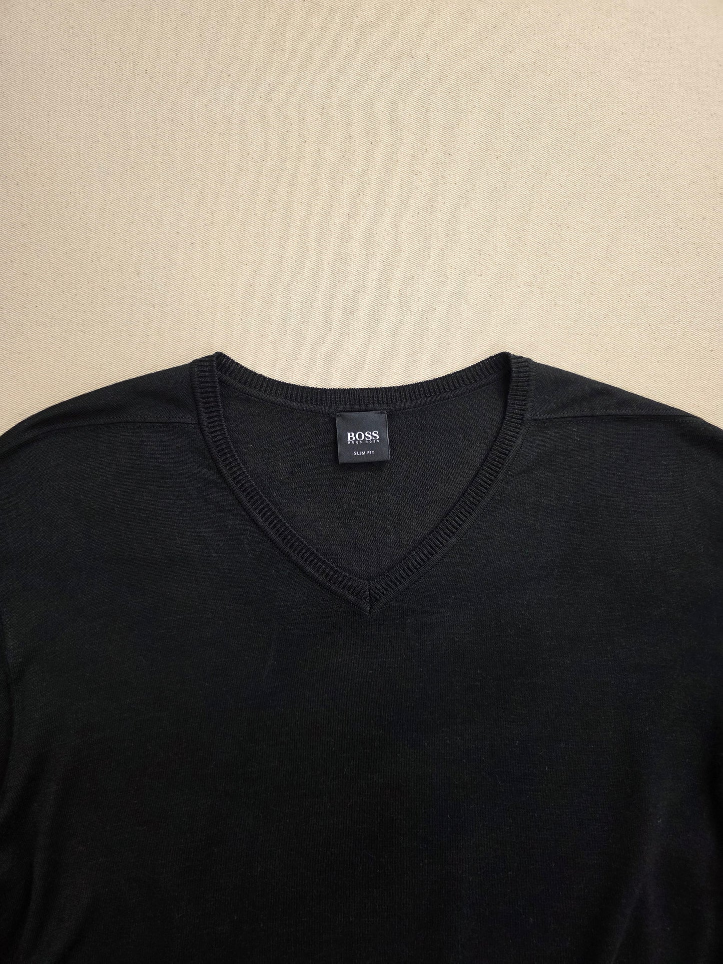 Hugo Boss czarny sweter v-neck 85% jedwab 15% kaszmir slim fit rozm. L